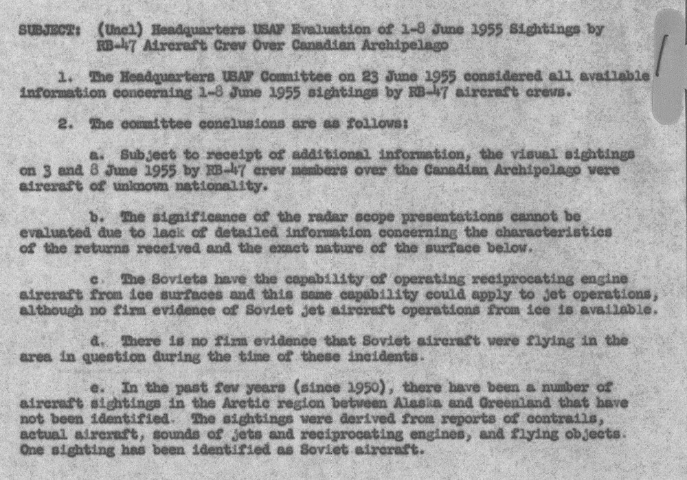 Página datilografada em inglês, com o título sobre avaliação dos avistamentos de 1 a 8 de junho de 1955 e cinco itens numerados de a a e.
