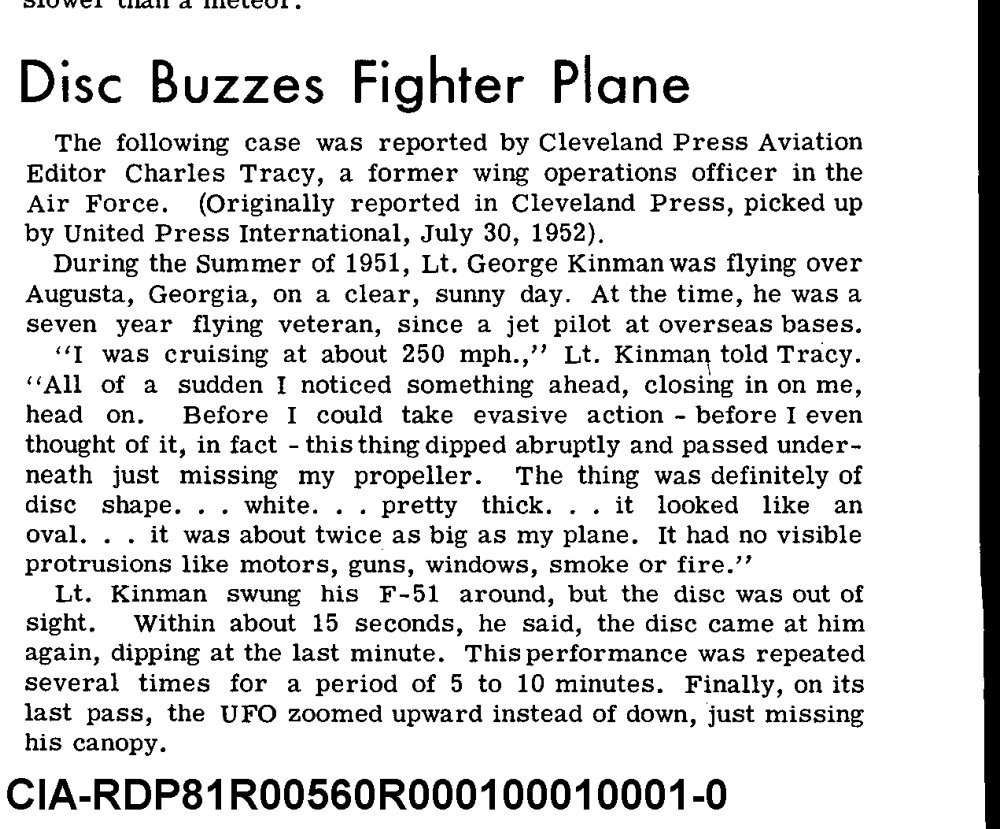 Coluna de texto impresso em inglês com o título Disc Buzzes Fighter Plane.
