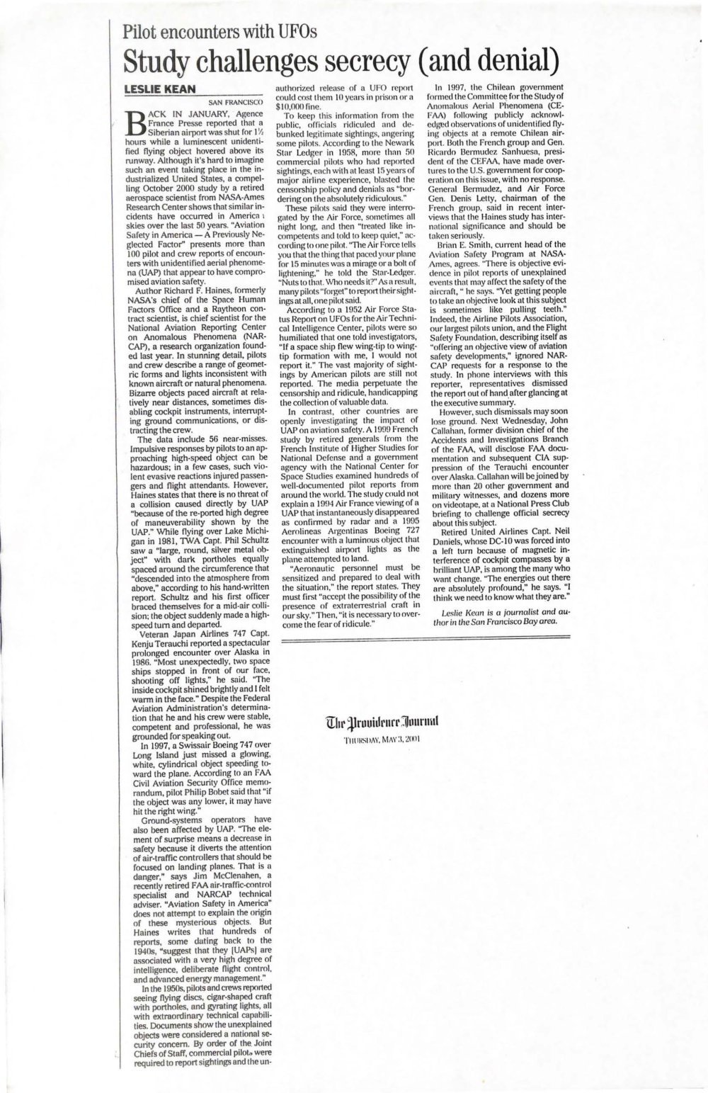 Página de jornal em três colunas com o título Pilot encounters with UFOs e o nome do The Providence Journal no pé.