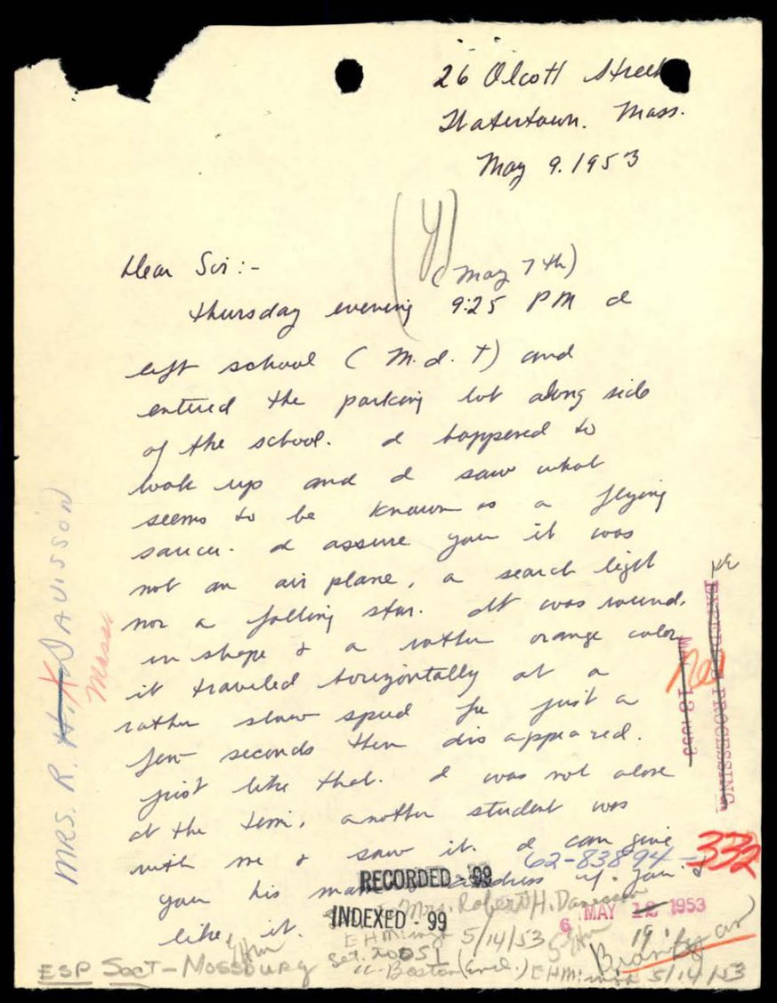 Carta manuscrita de 9 de maio de 1953 enviada ao FBI, com carimbos e anotações do escritório.