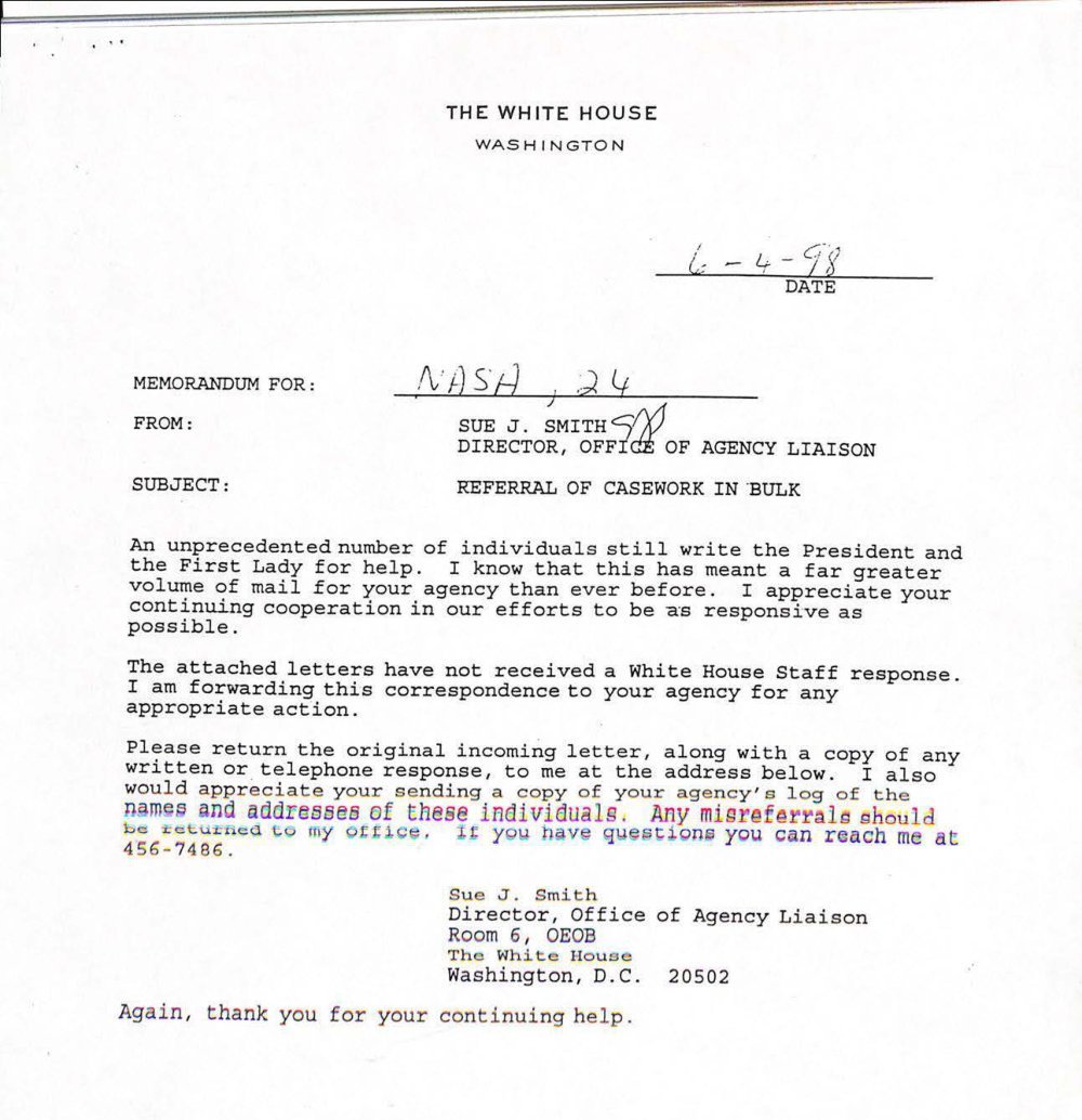 Memorando datilografado com o cabeçalho The White House e anotações à mão.