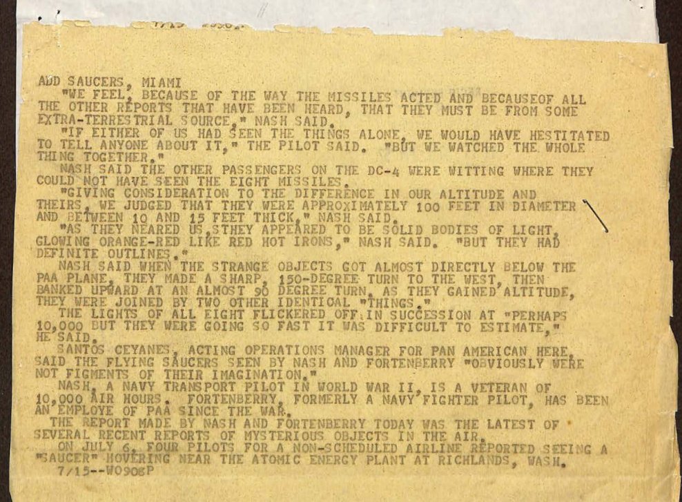 Segunda folha de teletipo colada sobre papel branco, com texto em maiúsculas e carimbos do FBI de julho de 1952.