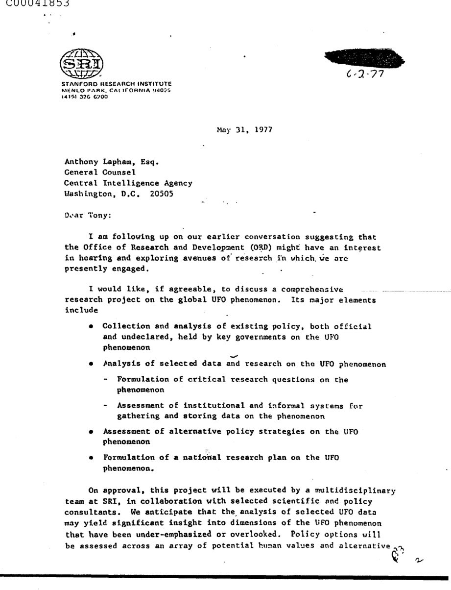 Carta datilografada em papel timbrado do Stanford Research Institute, datada de 31 de maio de 1977, com lista de itens do projeto sobre UFOs