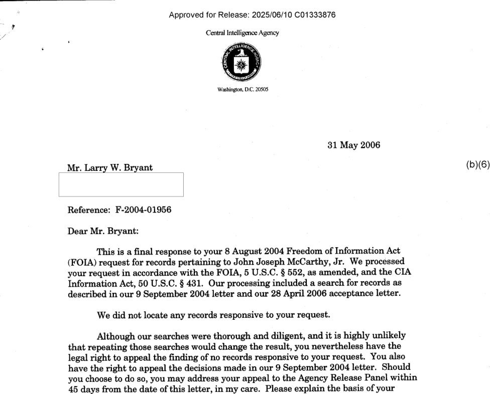 Carta timbrada da Agência Central de Inteligência, datada de 31 de maio de 2006, dirigida a Larry W. Bryant, com endereço tarjado e a referência F-2004-01956.
