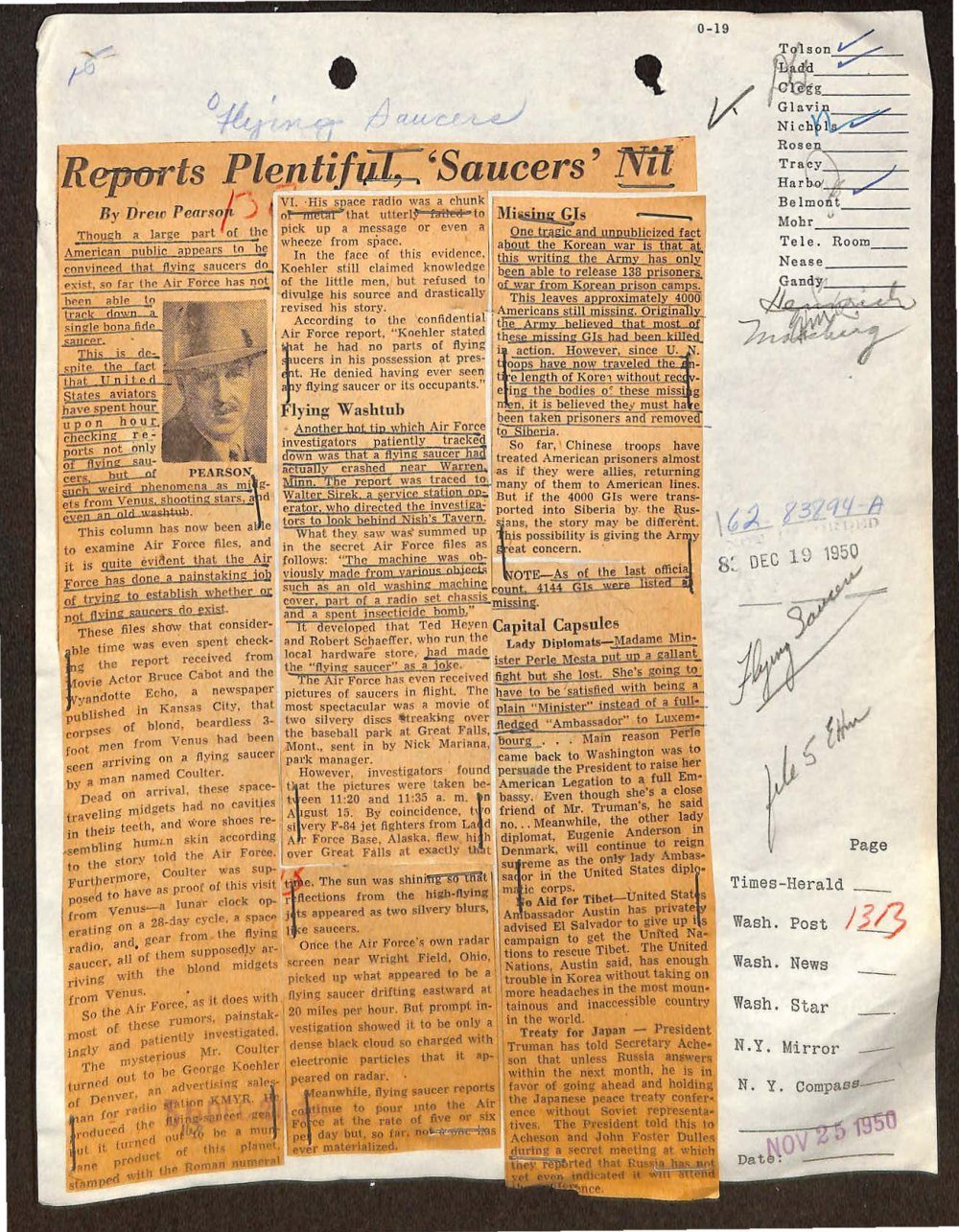 Recorte de jornal em três colunas com foto do colunista, colado numa folha do FBI com carimbos e lista de jornais.