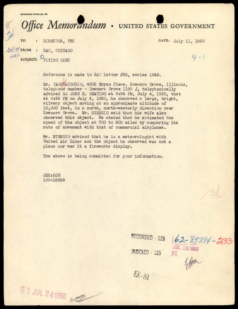 Memorando datilografado do FBI de Chicago ao Diretor, com o assunto "Flying Disc" e o relato de um objeto prateado sobre Downers Grove.