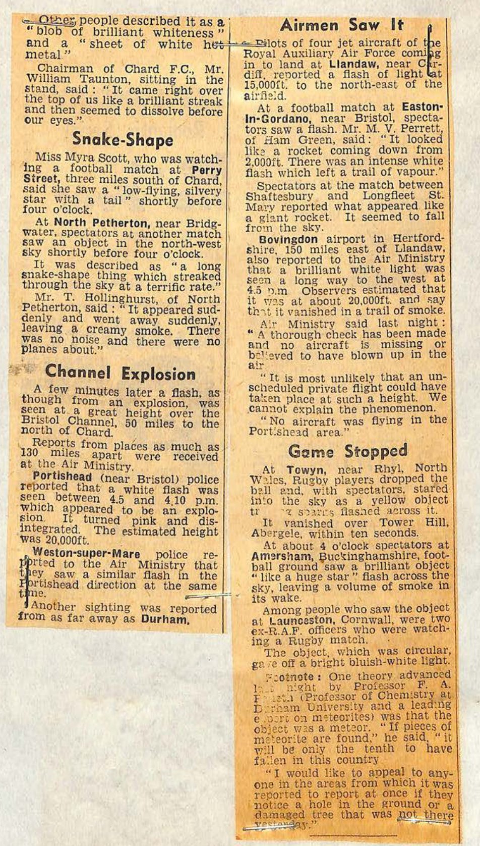 Recorte de jornal em duas colunas com intertítulos Snake-Shape, Channel Explosion, Airmen Saw It e Game Stopped.
