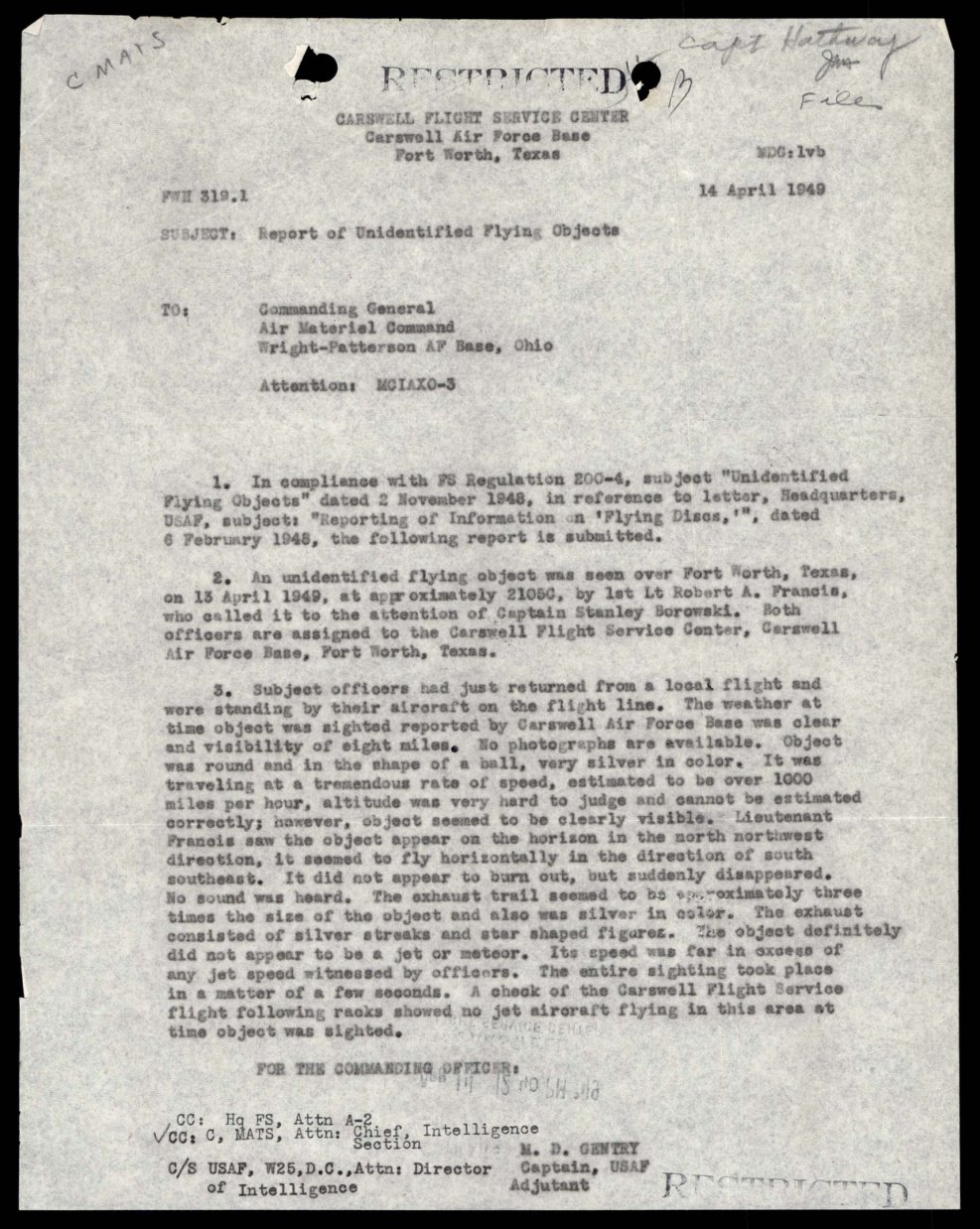 Página datilografada com carimbos Restricted no alto e embaixo, cabeçalho Carswell Flight Service Center, a data 14 April 1949, três parágrafos numerados, a assinatura de M. D. Gentry e anotações à mão no canto superior.