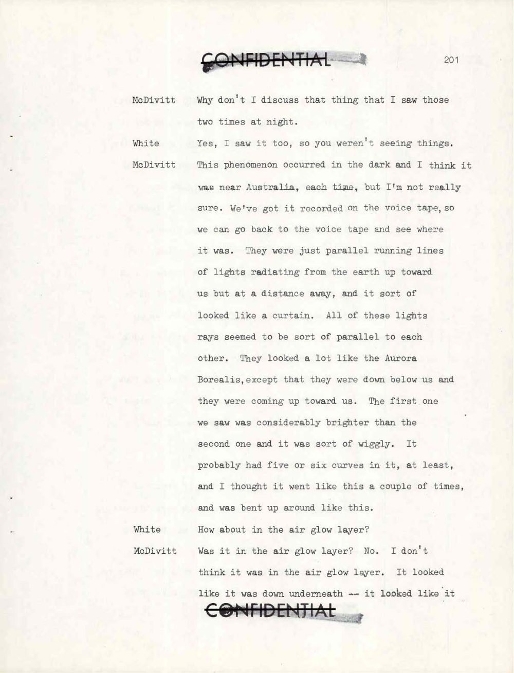 Página datilografada de transcrição com diálogo entre McDivitt e White e carimbo CONFIDENTIAL.