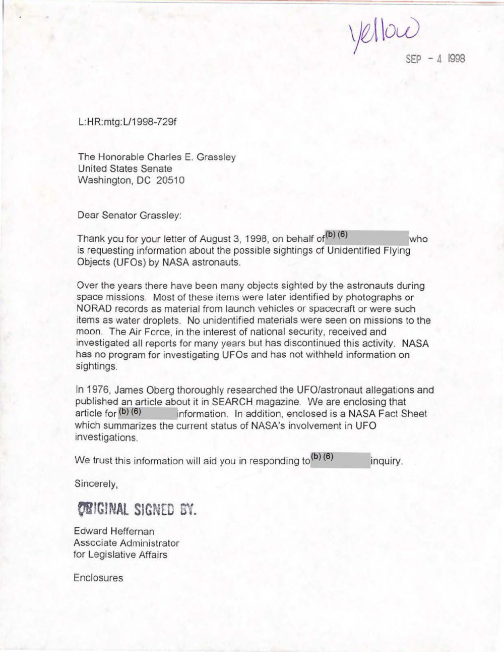 Carta datilografada da NASA ao senador Grassley, com carimbo de data de 4 de setembro de 1998 e nomes tarjados em cinza.
