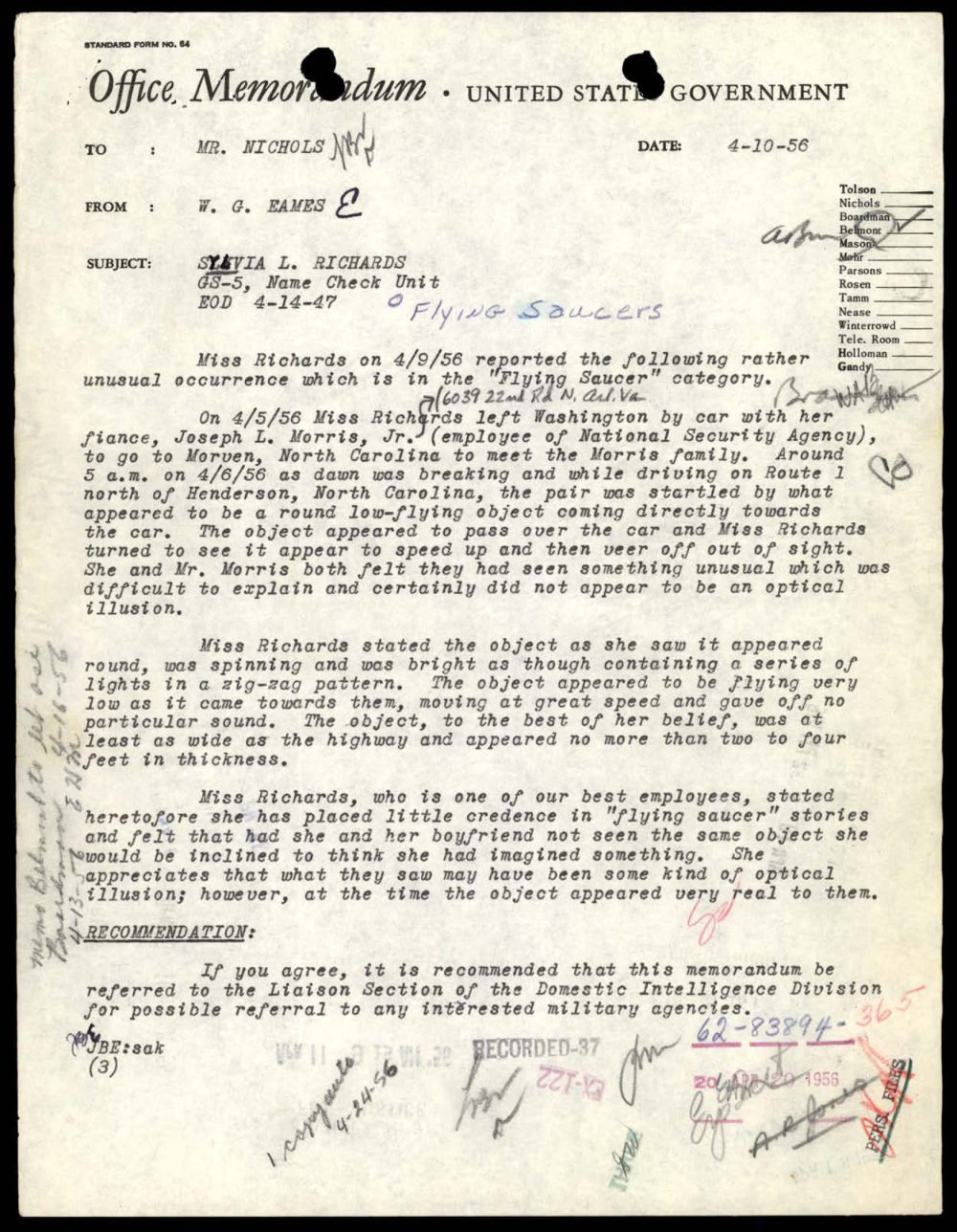 Memorando interno do FBI sobre o objeto visto pela funcionária perto de Henderson.
