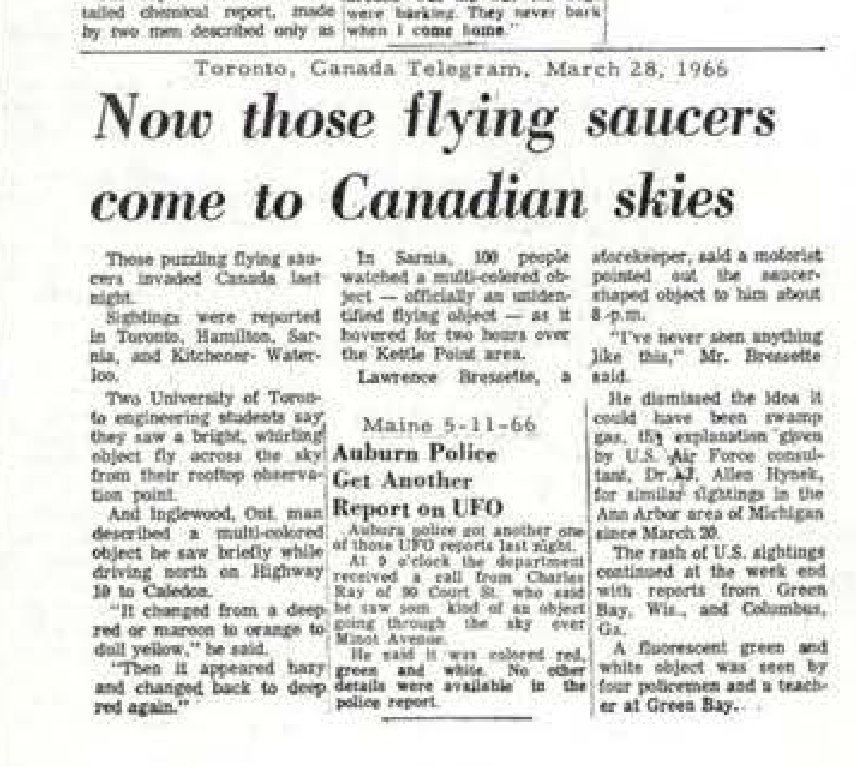 Recorte de jornal com o título “Now those flying saucers come to Canadian skies”, três colunas de texto e uma pequena nota sobre Auburn, Maine, colada no meio.