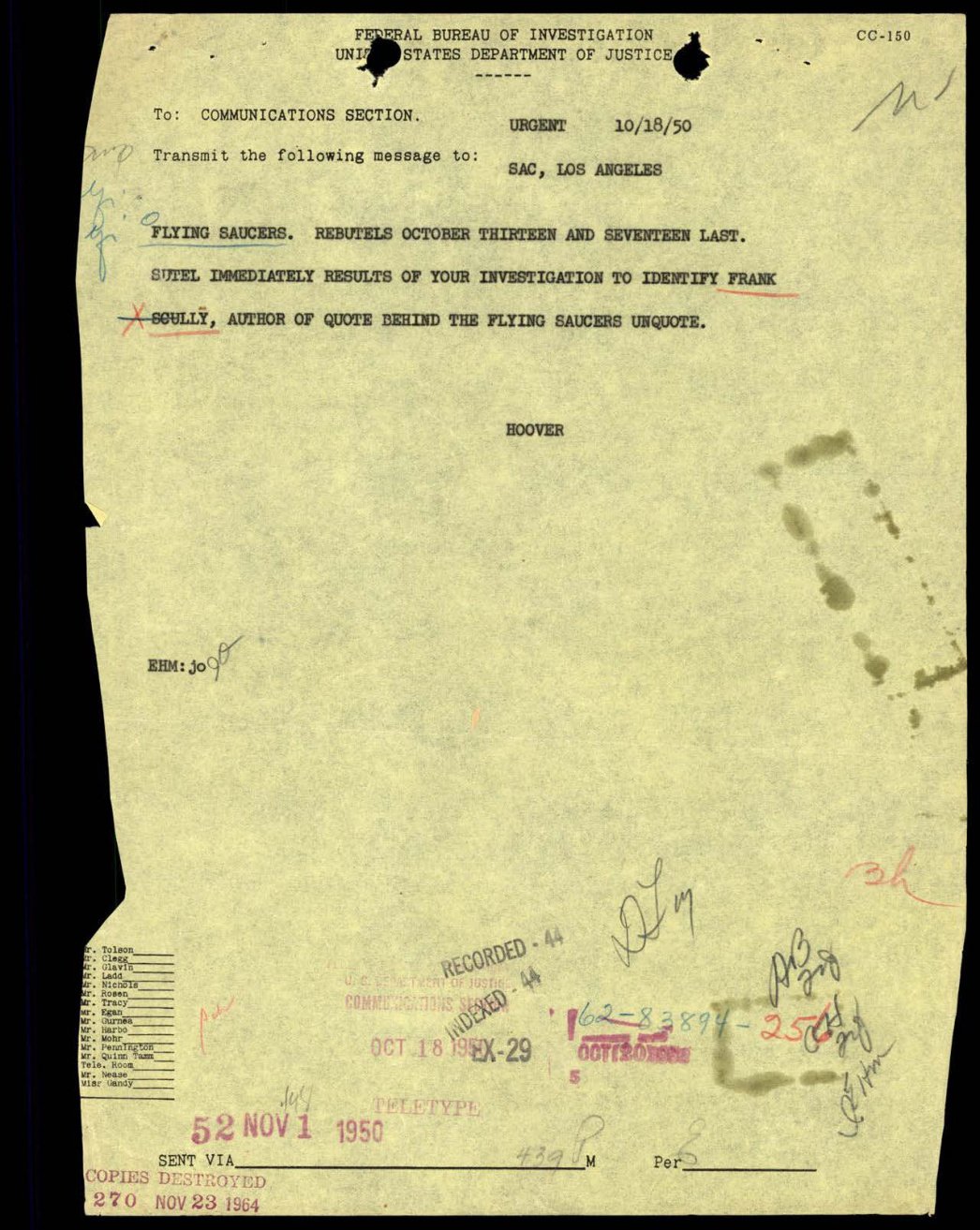 Folha com teletipo urgente do FBI de 18 de outubro de 1950 sobre Frank Scully, com carimbos e manchas