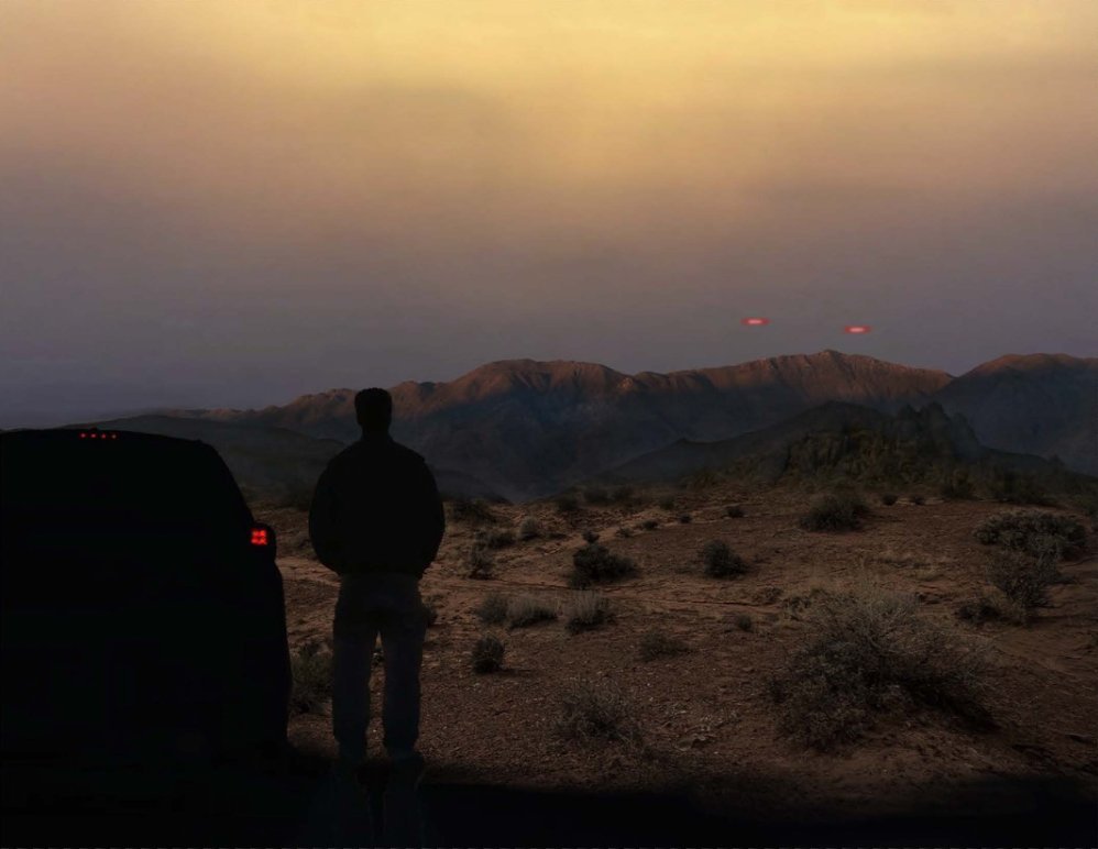 Ilustração ao anoitecer de um homem em silhueta junto a um carro no deserto, com duas pequenas luzes vermelhas acima de uma serra.