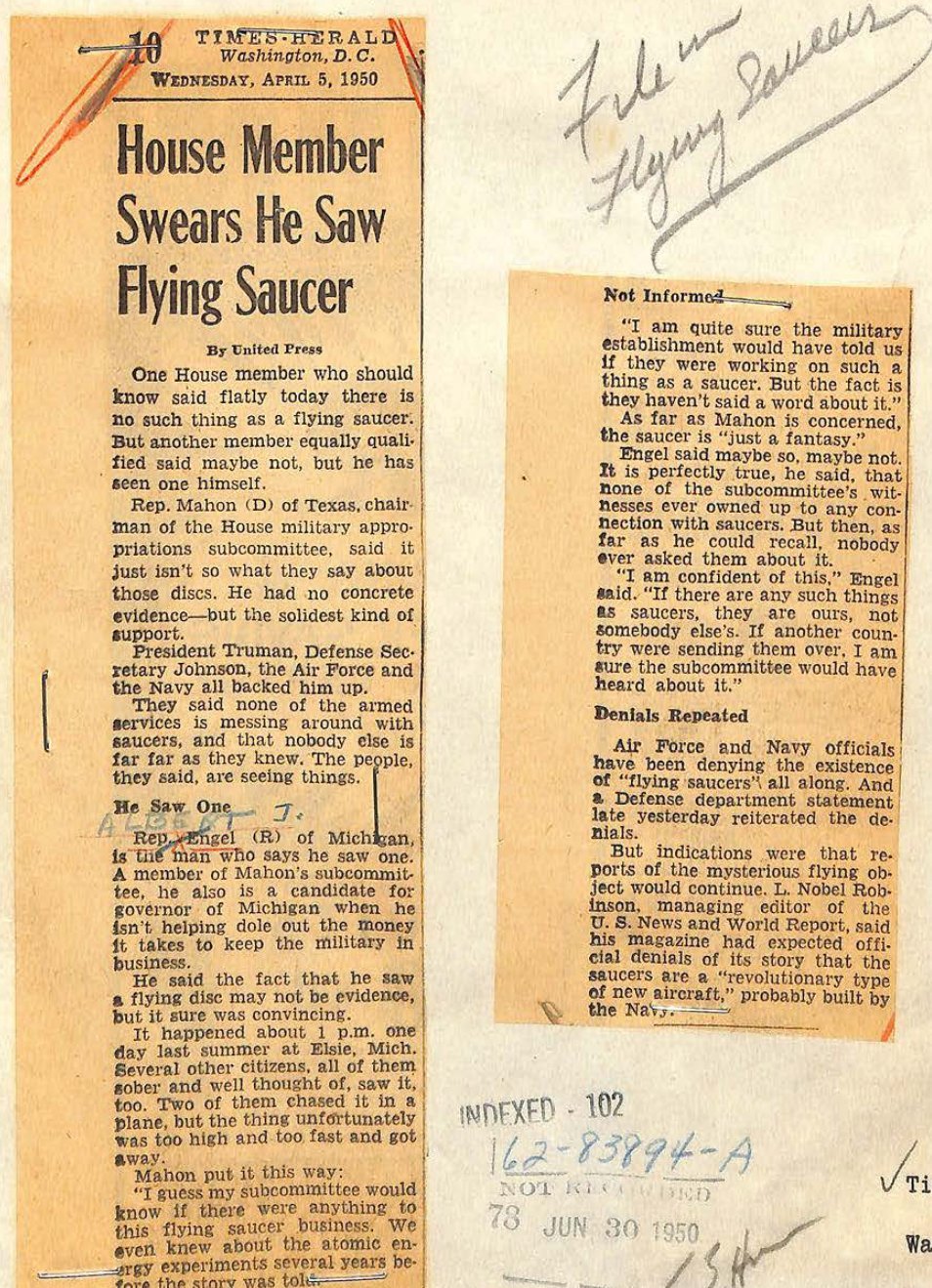 Dois pedaços de recorte de jornal lado a lado, com a manchete House Member Swears He Saw Flying Saucer.