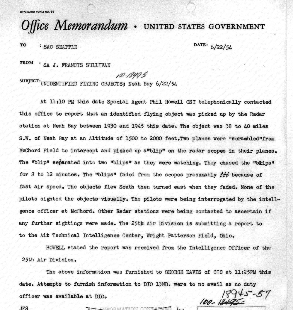 Memorando datilografado do FBI em inglês, com o assunto Unidentified Flying Objects; Neah Bay.