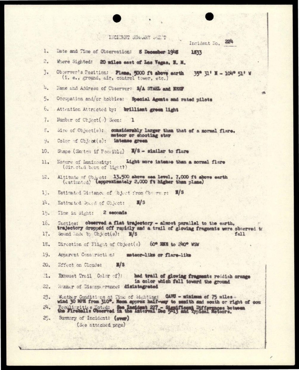 Formulário datilografado 'Incident Summary Sheet', incidente 224, com 25 campos preenchidos sobre a luz verde vista do avião.