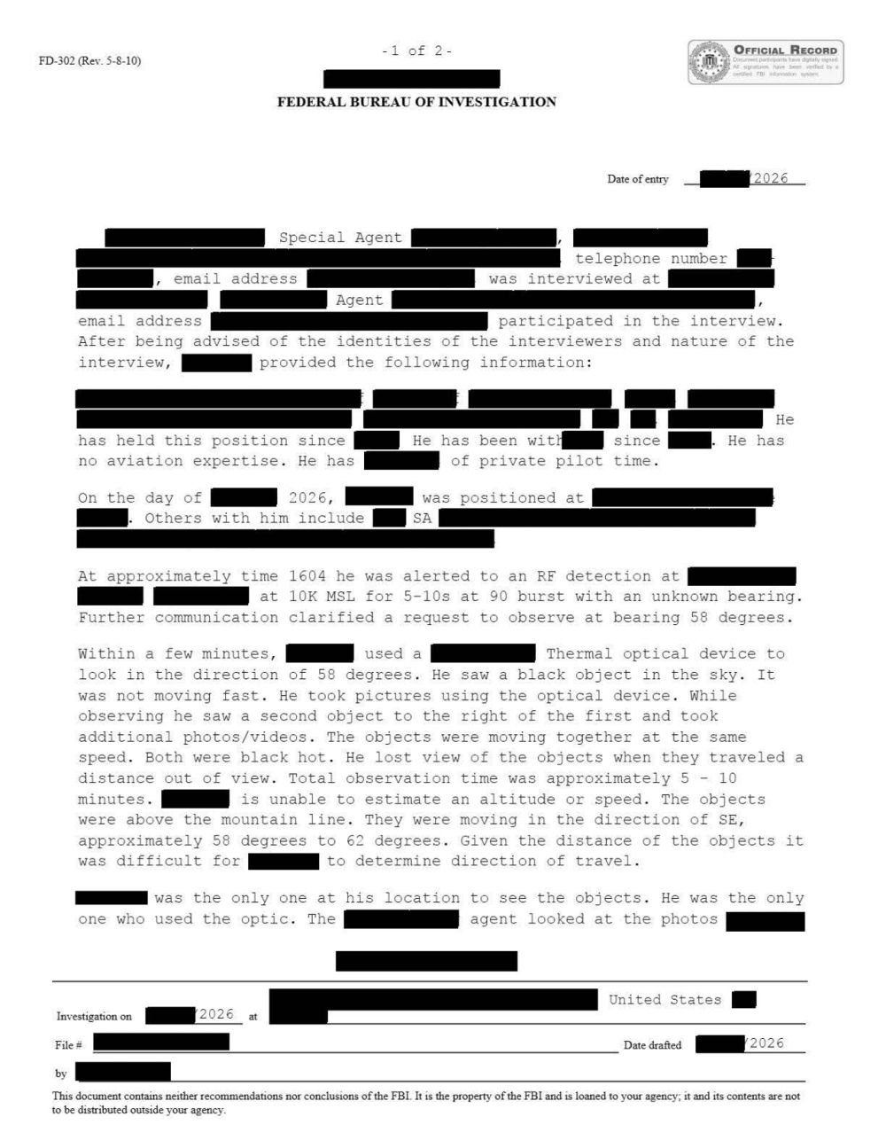Primeira página de um formulário FD-302 do FBI de 2026, com nomes e datas tarjados e texto da entrevista.