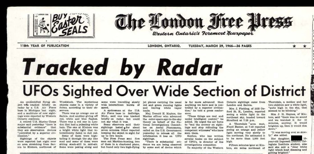 Primeira página de jornal com o cabeçalho The London Free Press, a manchete “Tracked by Radar”, o subtítulo “UFOs Sighted Over Wide Section of District” e várias colunas de texto.