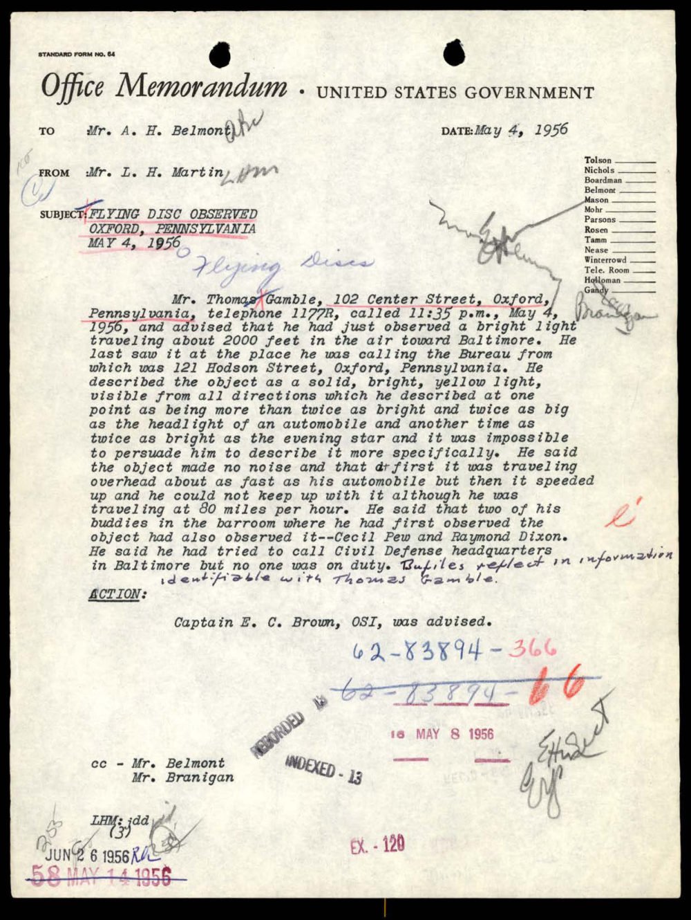 Memorando do FBI com carimbos e notas manuscritas.
