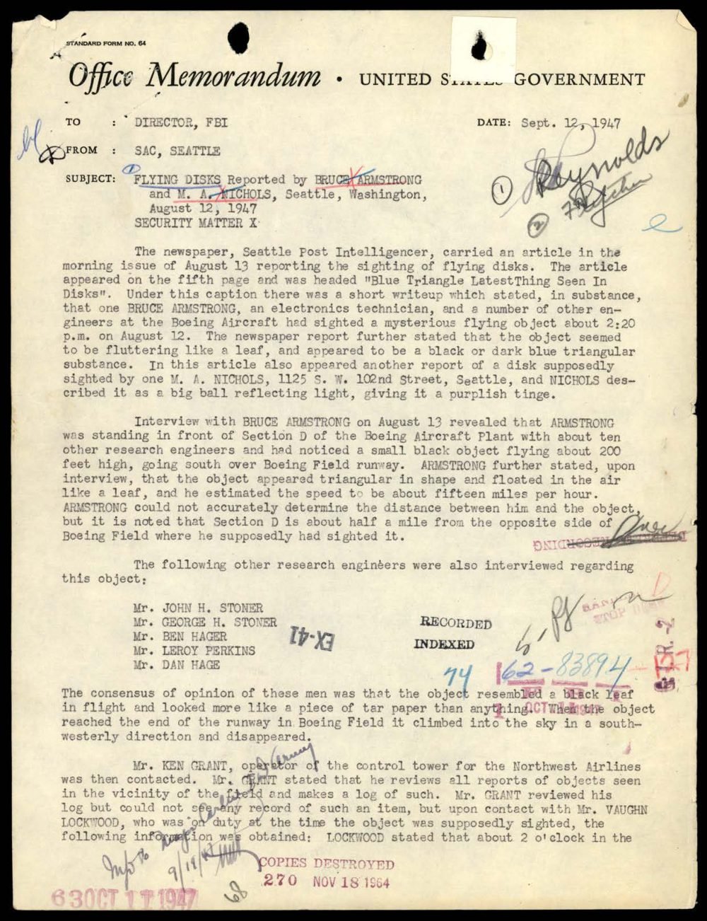 Primeira página do memorando de Seattle, com a entrevista de Armstrong, a lista de engenheiros ouvidos e o início da consulta à torre de controle.