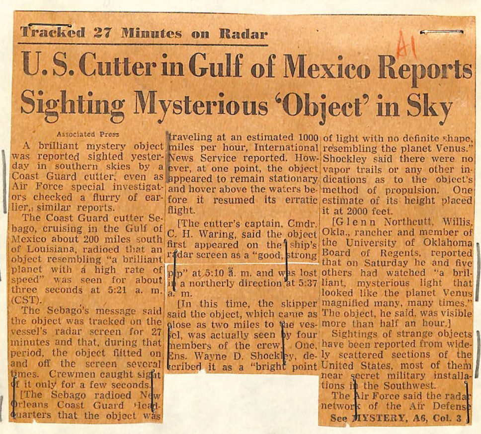 Recorte amarelado de jornal com o título U.S. Cutter in Gulf of Mexico Reports Sighting Mysterious Object in Sky, em três colunas.