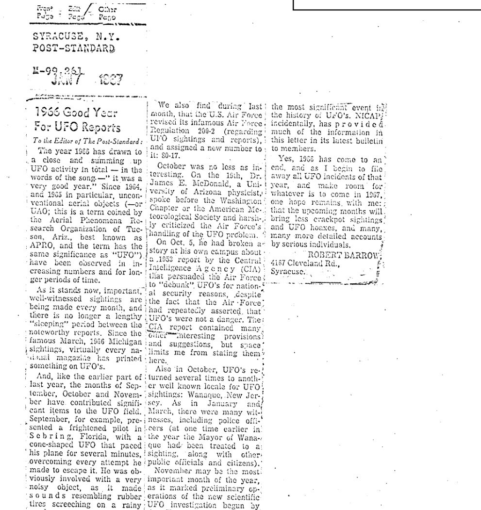 Recorte de jornal em quatro colunas com o título 1966 Good Year for UFO Reports e a assinatura de Robert Barrow