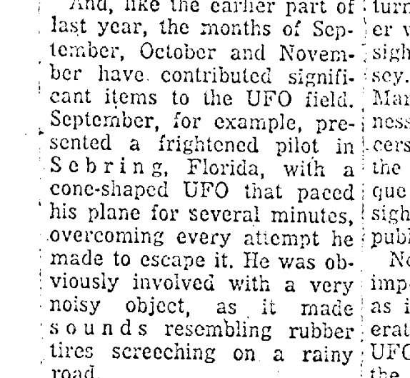 Trecho de coluna de jornal que menciona um piloto em Sebring, Florida, e um UFO em forma de cone