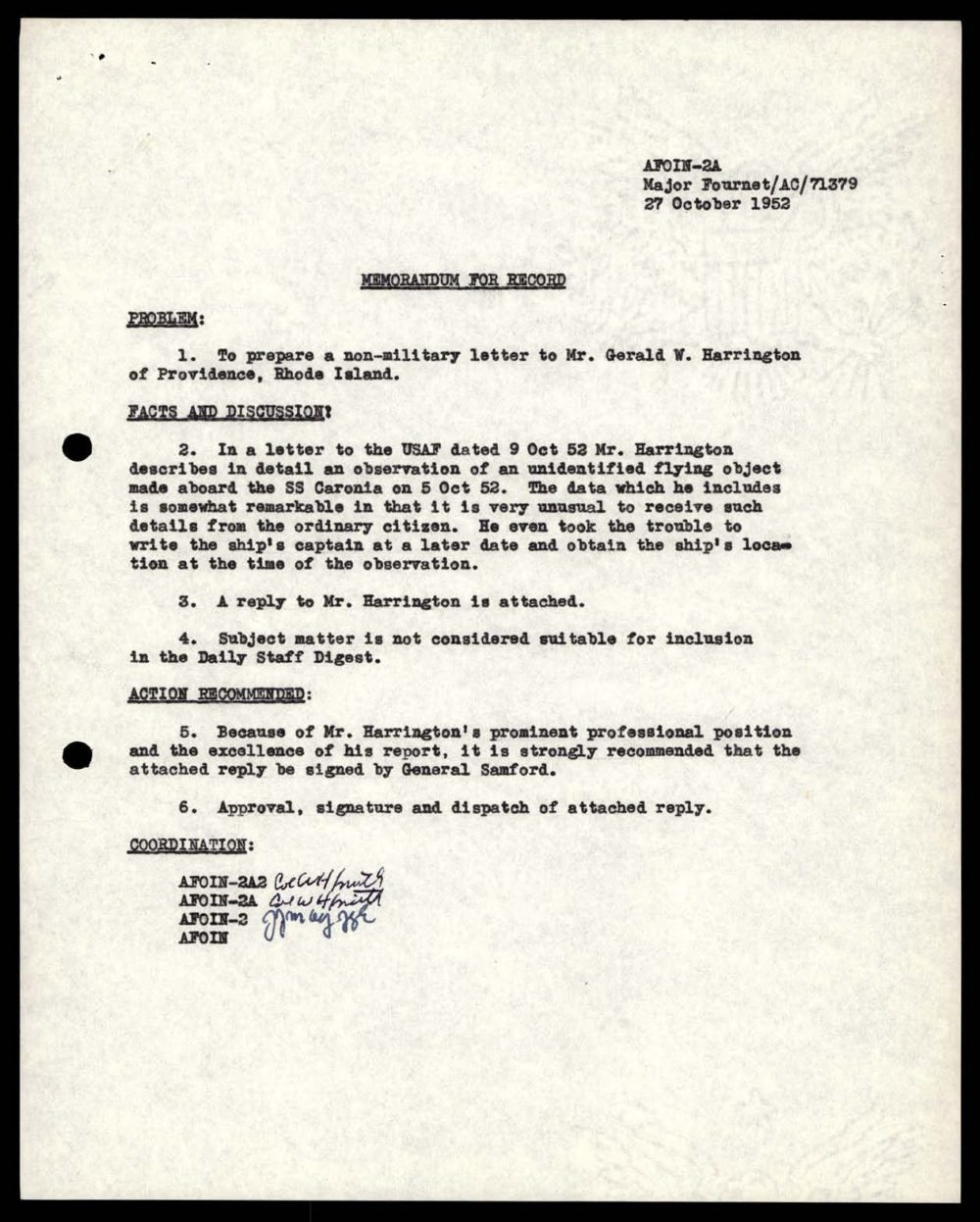 Memorando em que um major recomenda responder com carta assinada por general.