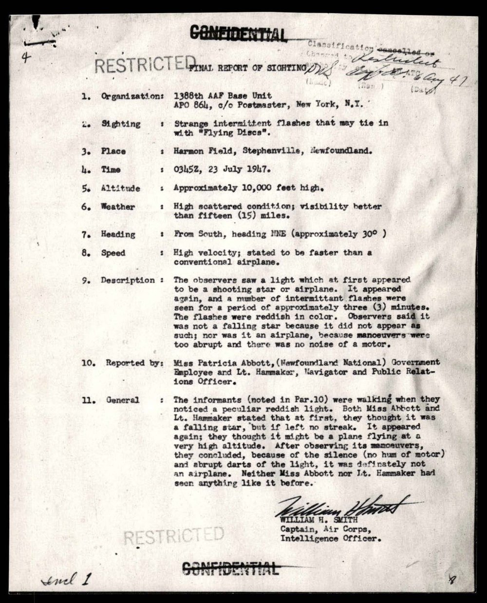 Relatório de avistamento datilografado com carimbos Restricted e Confidential riscado, assinado pelo capitão William H. Smith.