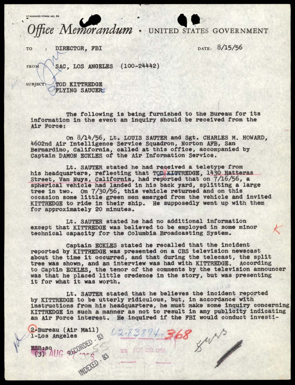 Memorando datilografado do FBI em papel claro, com carimbos de recebimento, sublinhados em vermelho e número de arquivo.