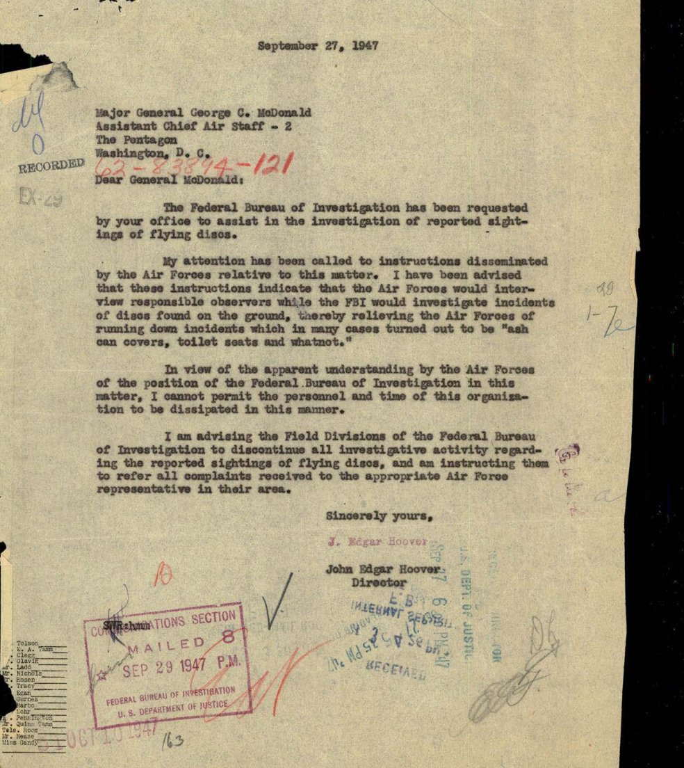 Carta datilografada datada de September 27, 1947, dirigida ao Major General George C. McDonald, com quatro parágrafos, assinatura carimbada de John Edgar Hoover e carimbo retangular MAILED SEP 29 1947.