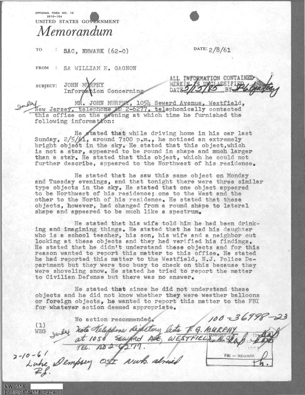 Memorando datilografado do FBI com carimbo de liberação e anotações à mão.