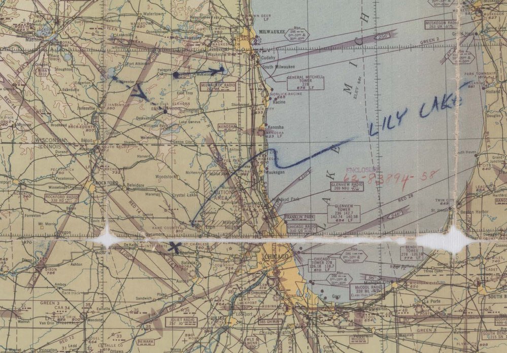 Recorte ampliado do mapa com setas azuis a sudoeste de Milwaukee e uma linha curva até a inscrição LILY LAKE.